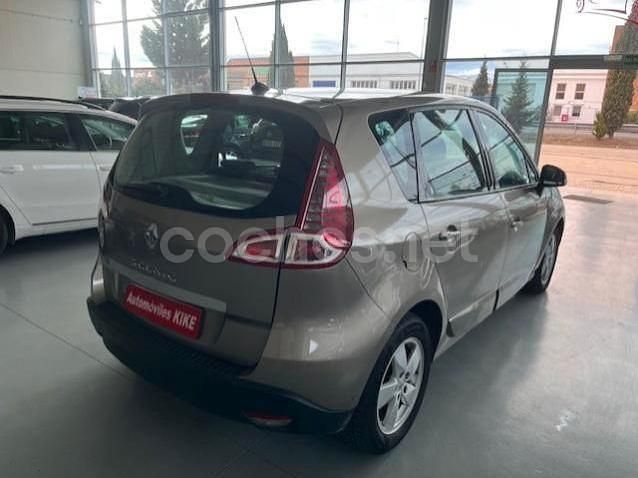 Usado Renault Scénic III Dynamique 110 CV (80 kW) 2009 Gris / plata Monovolumen