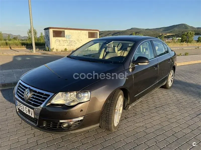 Usado VW Passat Highline 140 CV (102 kW) 2010 Negro Berlina