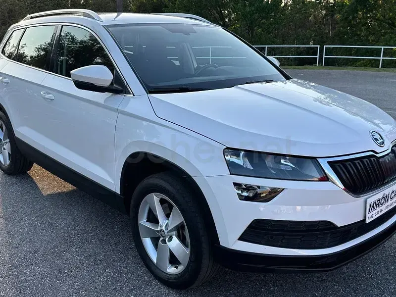Usado Skoda Karoq Ambition 150 CV (110 kW) 2022 Blanco SUV