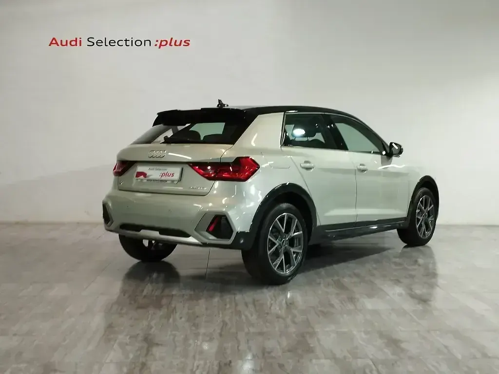 Usado Audi A1 116 CV (85 kW) 2025 Gris SUV