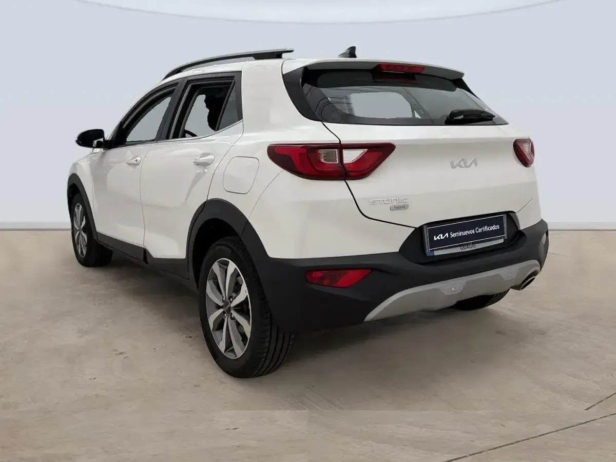 Usado Kia Stonic 101 CV (74 kW) 2025 Blanco SUV