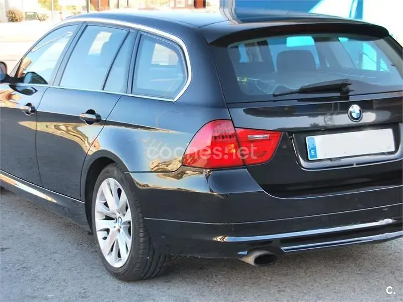 Usado BMW 318 143 CV (105 kW) 2011 Negro Familiar