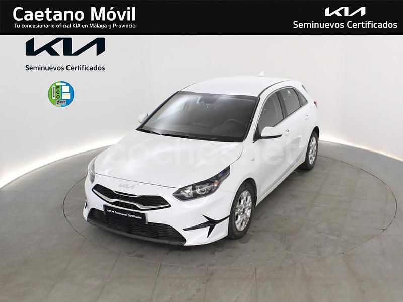 Blanco Usado 2024 Kia Ceed Utilitario | 21.990 € (Precio justo) - Imagen 1/4
