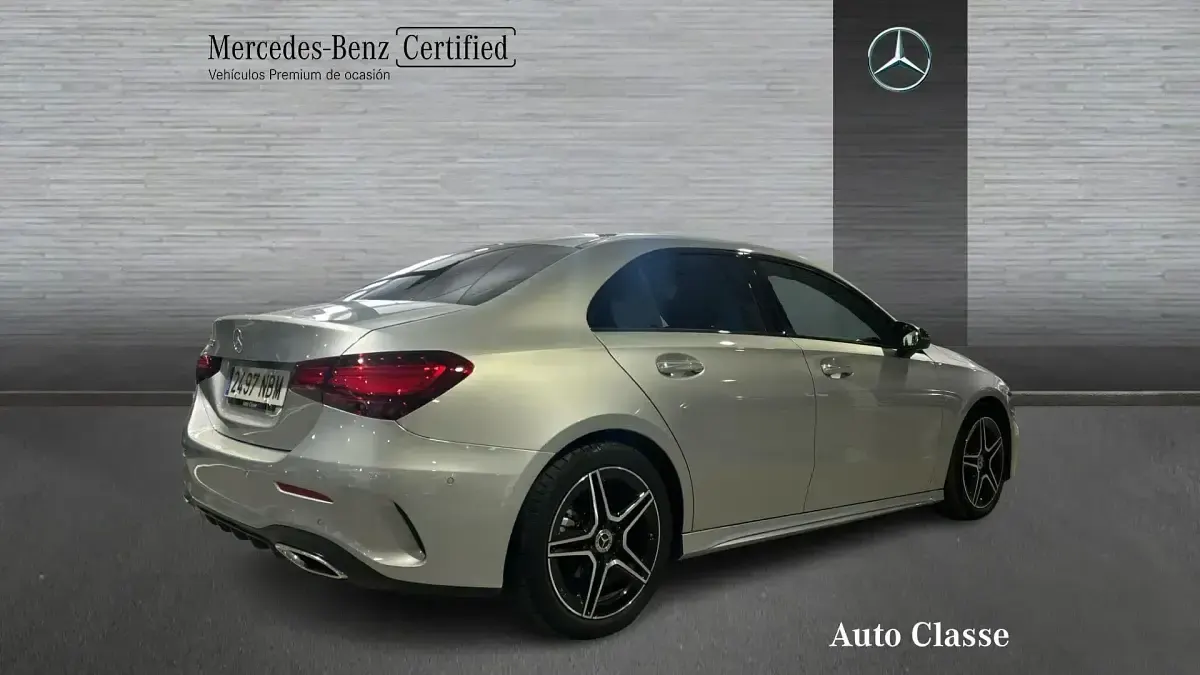 Usado Mercedes A180 136 CV (100 kW) 2025 Gris Berlina