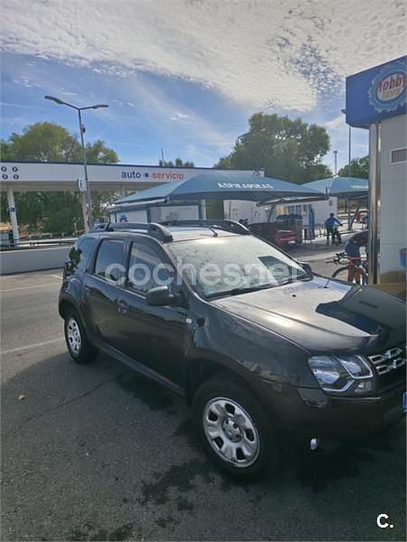Usado Dacia Duster Lauréate 125 CV (91 kW) 2014 Negro SUV