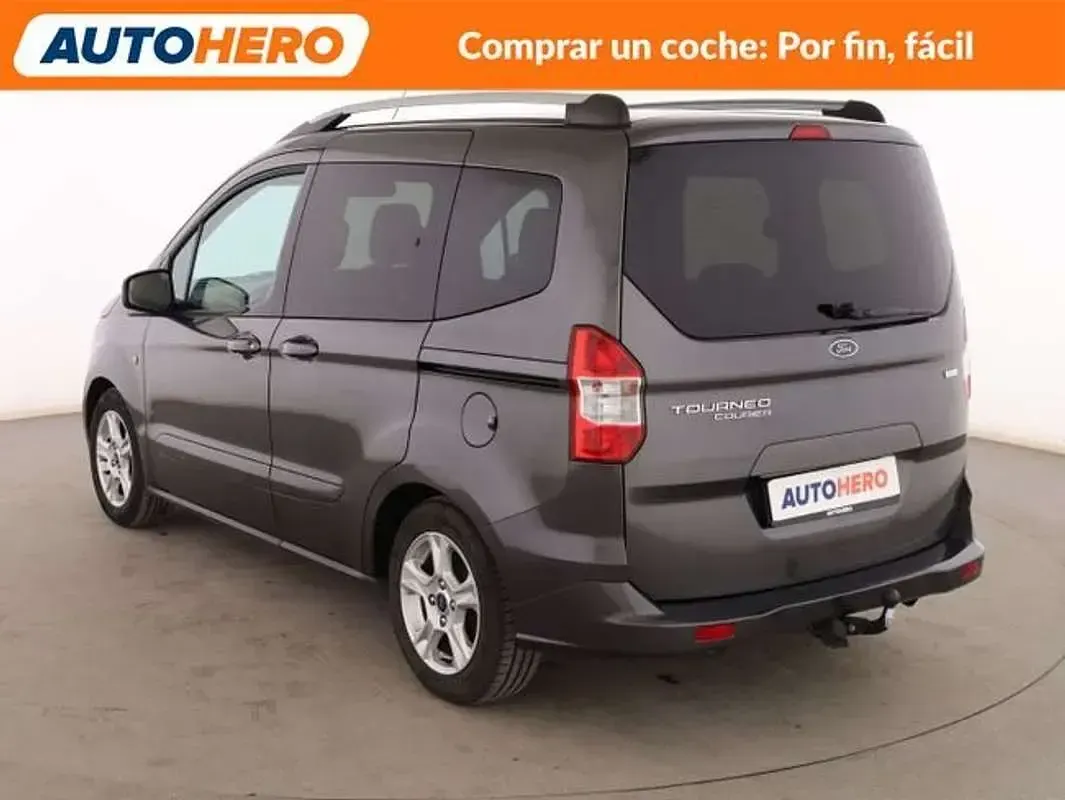 Usado Ford Tourneo Courier Trend 102 CV (75 kW) 2017 Gris Monovolumen