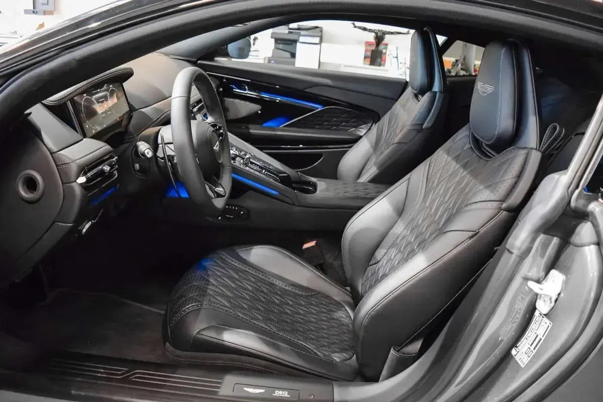 Nuevo Aston Martin DB12 680 CV (500 kW) 2026 Gris Coupe