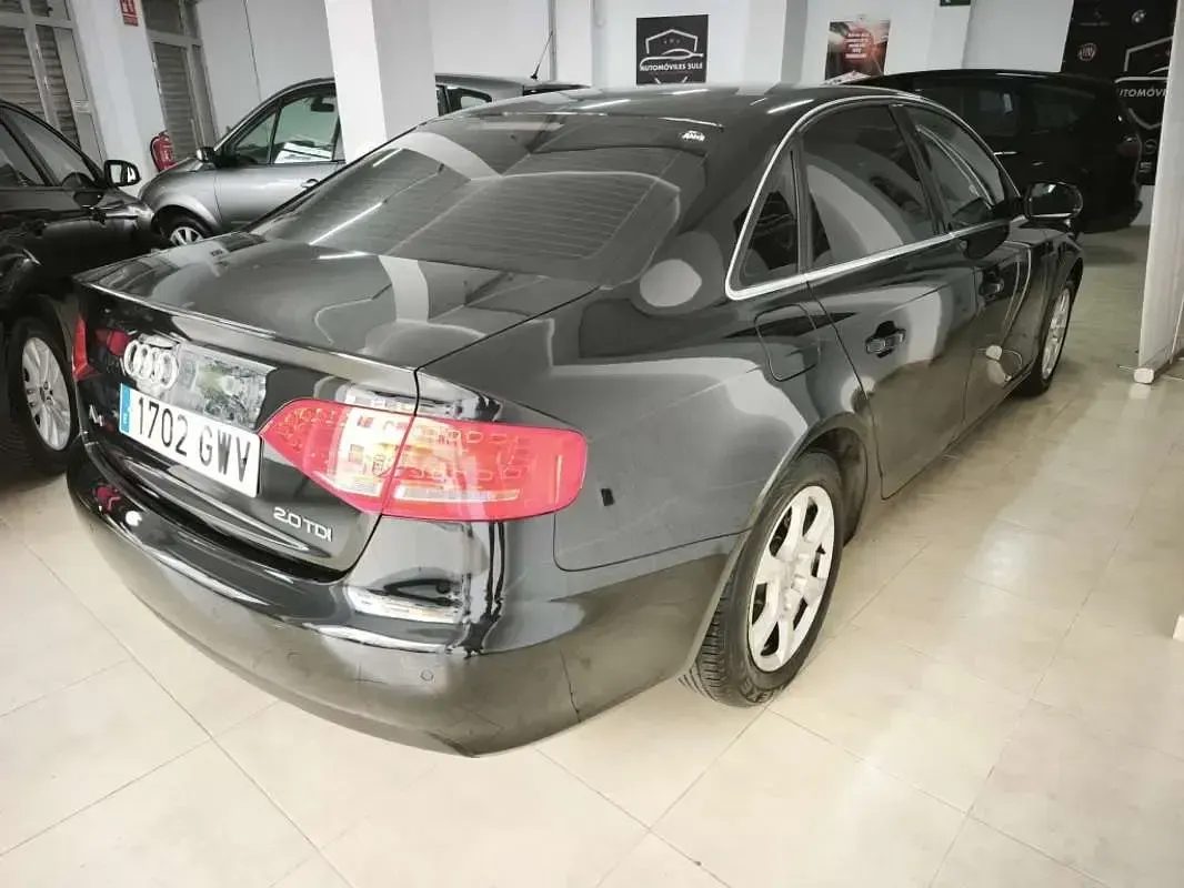 Usado Audi A4 136 CV (100 kW) 2010 Negro Berlina