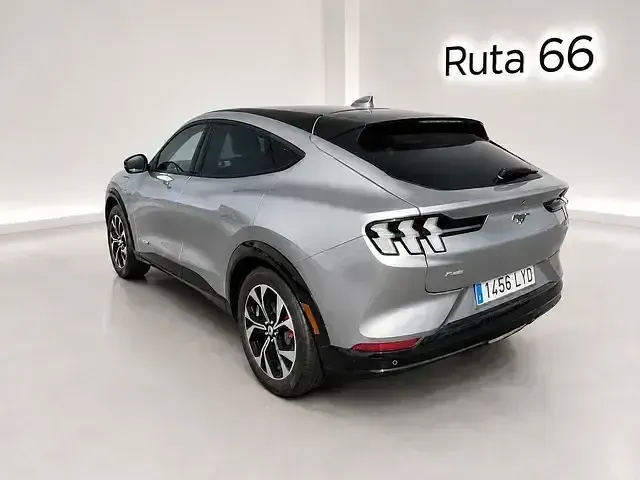 Usado Ford Mustang Mach-E 258 kW (351 CV) 2022 Gris SUV