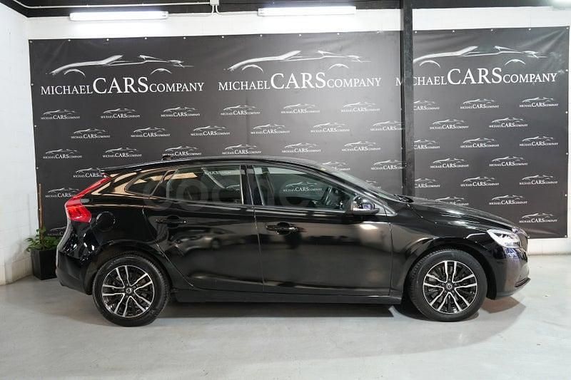 Usado Volvo V40 Momentum 150 CV (110 kW) 2018 Negro Berlina