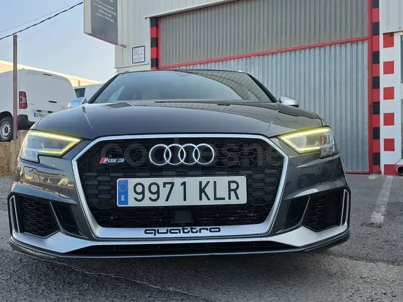 Usado Audi RS3 400 CV (294 kW) 2018 Gris / plata Berlina