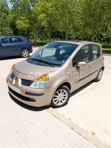 Usado Renault Modus Dynamique 98 CV (72 kW) 2005 Beige Monovolumen
