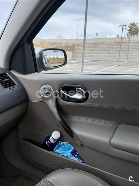 Negro Usado 2005 Renault Mégane II Privilege Berlina | 1999 € (Super precio) - Imagen 1/4