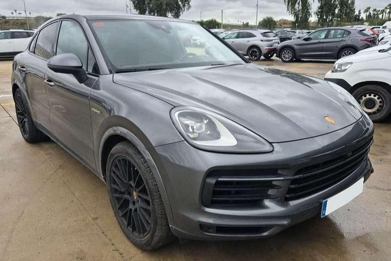Usado Porsche Cayenne Platinum Edition 462 CV (339 kW) 2021 Gris / plata SUV