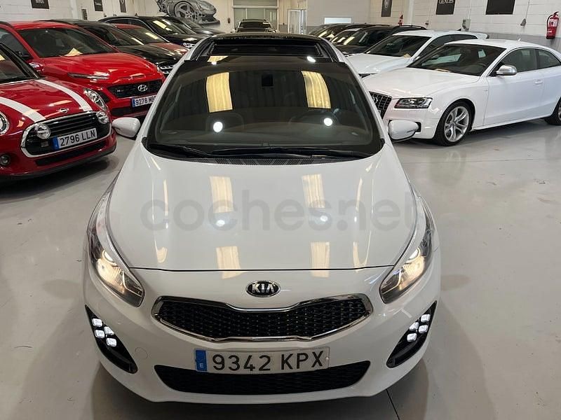 Usado Kia Ceed Sportswagon GT-Line 136 CV (100 kW) 2018 Blanco Familiar