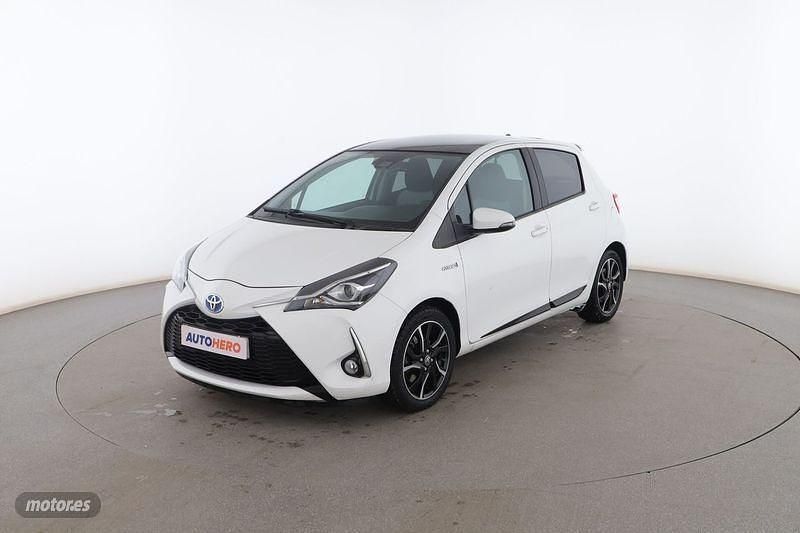 Blanco Usado 2018 Toyota Yaris Hybrid Berlina | 12.499 € - Imagen 1/3