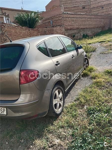 Beige Usado 2005 Seat Altea Reference Berlina | 3200 € (Precio justo) - Imagen 1/4