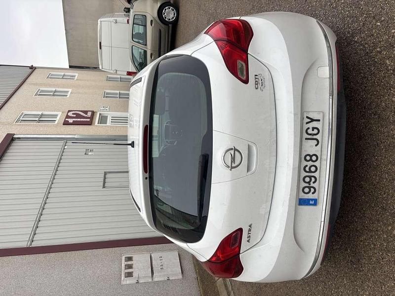 Usado Opel Astra Excellence 110 CV (80 kW) 2015 Blanco Utilitario