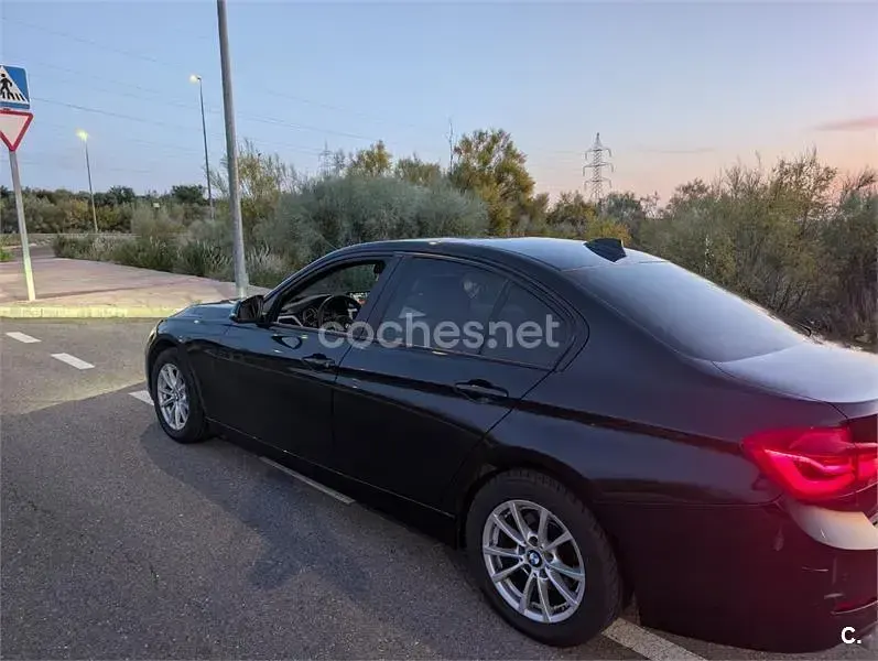 Usado BMW 318 150 CV (110 kW) 2017 Negro Berlina
