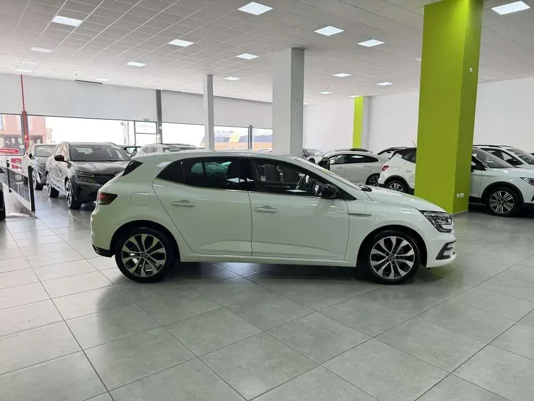 Usado Renault Mégane II Equilibre 140 CV (102 kW) 2023 Blanco Berlina