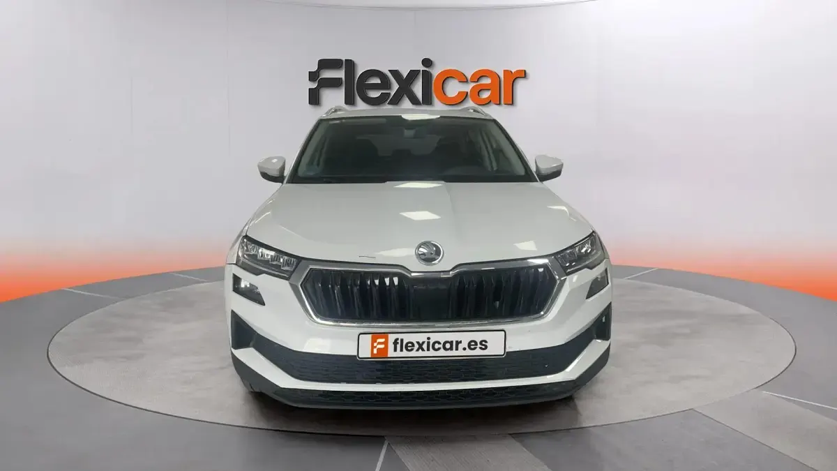 Usado Skoda Karoq Selection 116 CV (85 kW) 2024 Blanco SUV