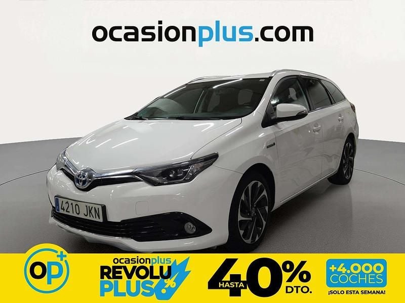 Usado Toyota Auris Hybrid Business Edition 136 CV (100 kW) 2015 Blanco Familiar