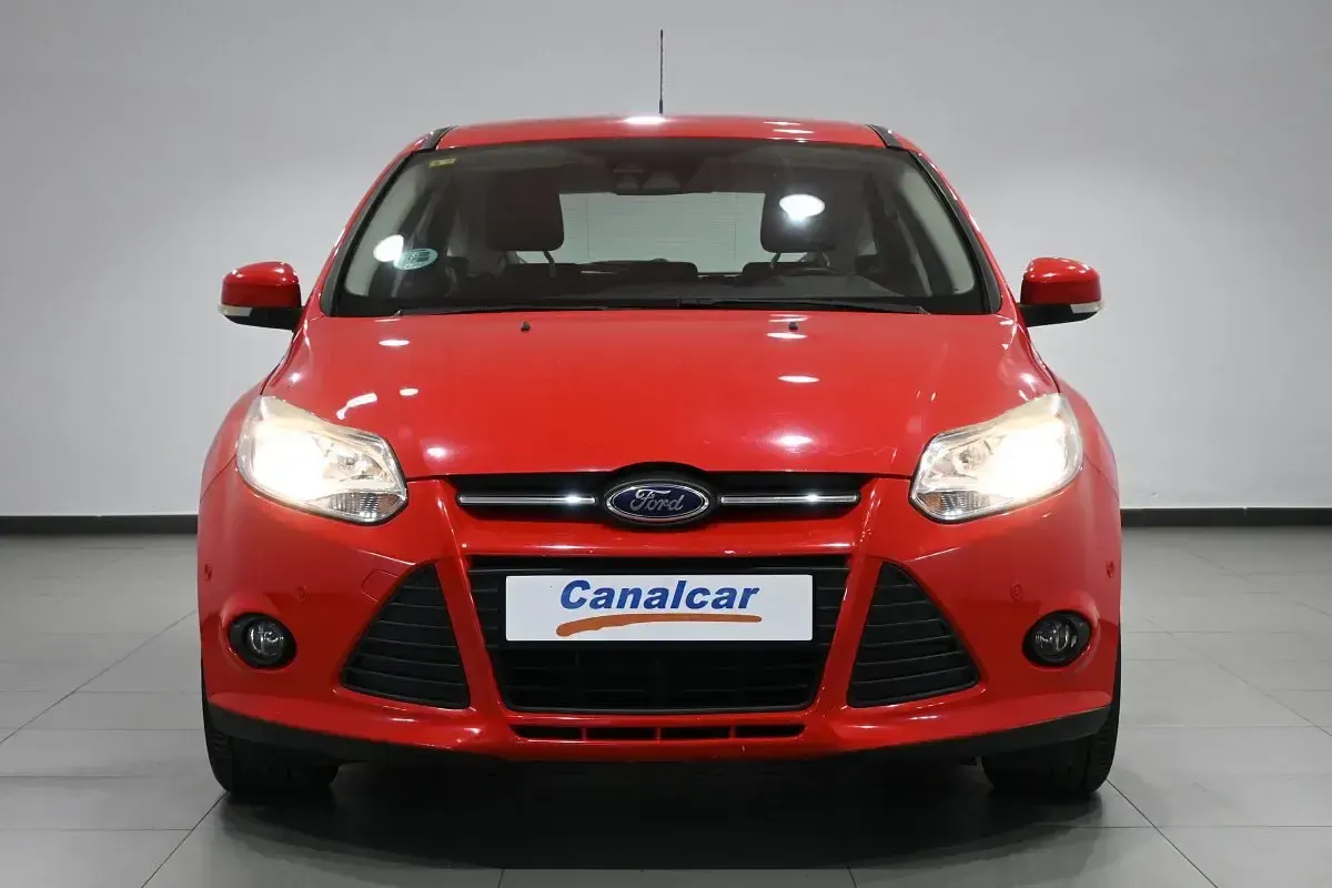 Usado Ford Focus 125 CV (91 kW) 2014 Rojo