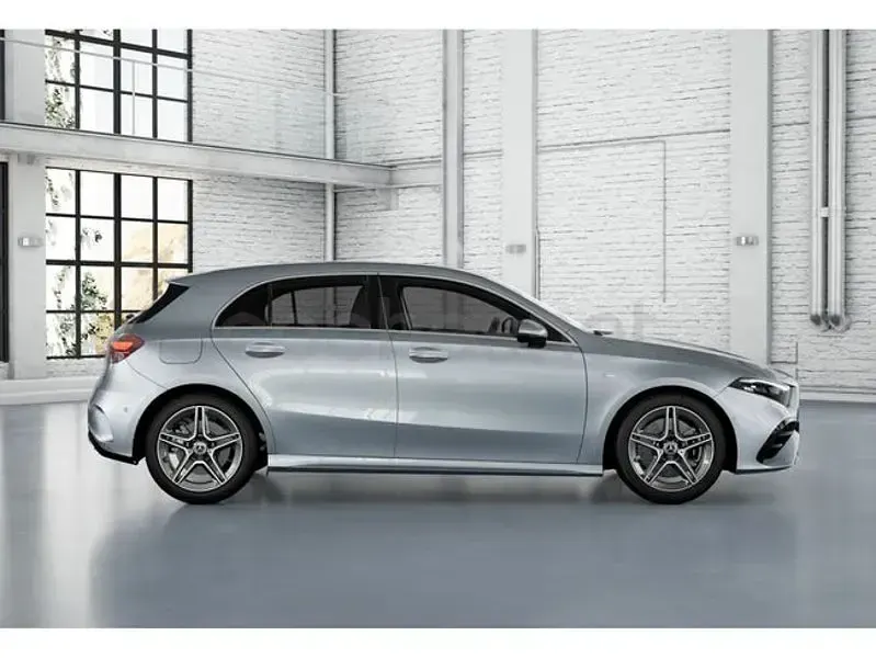 Usado Mercedes A250 218 CV (160 kW) 2025 Gris / plata Berlina