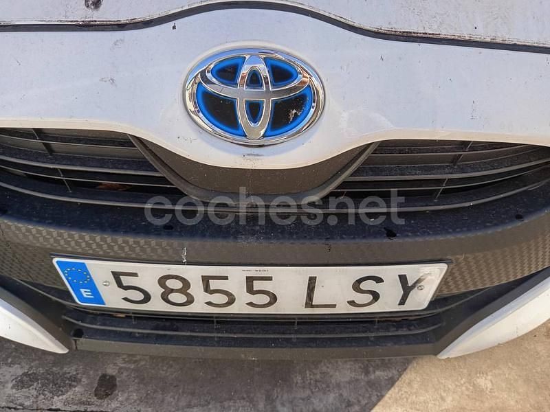 Usado Toyota Yaris Hybrid Business Edition 116 CV (85 kW) 2021 Blanco Berlina