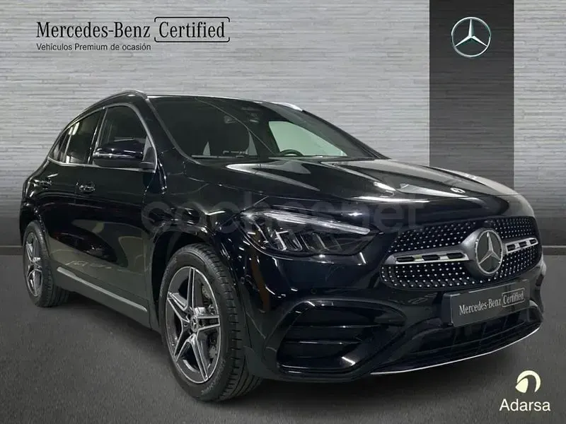 Usado Mercedes GLA200 150 CV (110 kW) 2025 Negro cosmos SUV