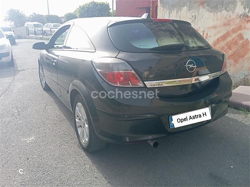 Usado Opel Astra GTC Enjoy 90 CV (66 kW) 2008 Negro Berlina