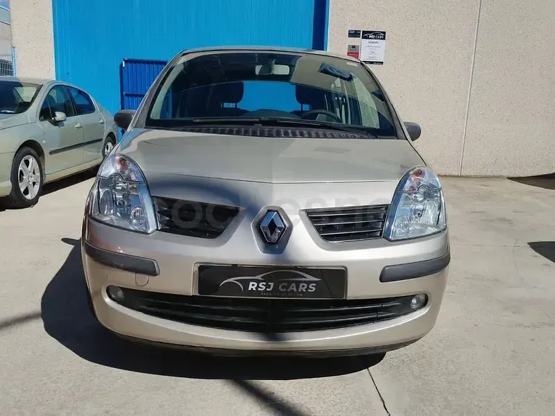 Usado Renault Modus Authentique 85 CV (62 kW) 2007 Beige Monovolumen