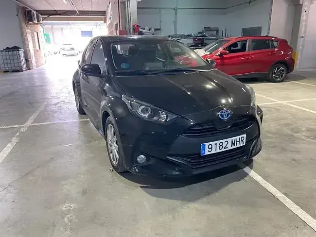 Usado Toyota Yaris Active 115 CV (84 kW) 2023 Negro Utilitario