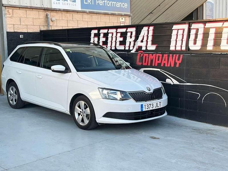 Usado Skoda Fabia Style 110 CV (80 kW) 2016 Blanco Familiar