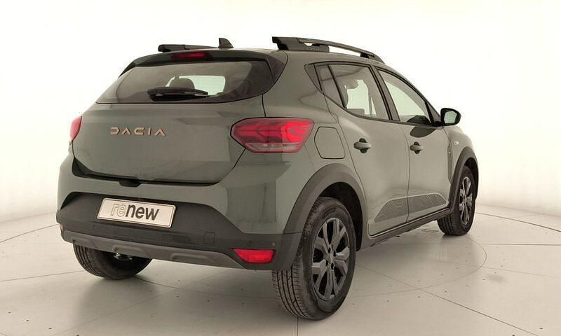 Usado Dacia Sandero Extreme 100 CV (73 kW) 2025 Verde Berlina