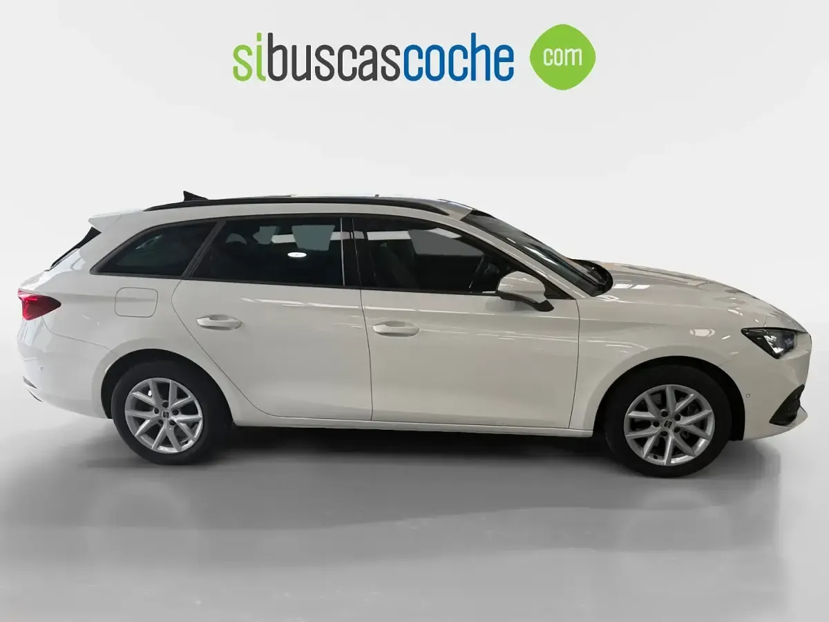 Usado Seat Leon Reference 115 CV (84 kW) 2022 Beige