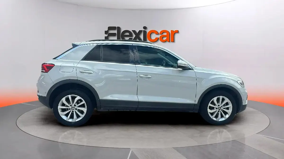 Usado VW T-Roc Life 150 CV (110 kW) 2023 Beige SUV