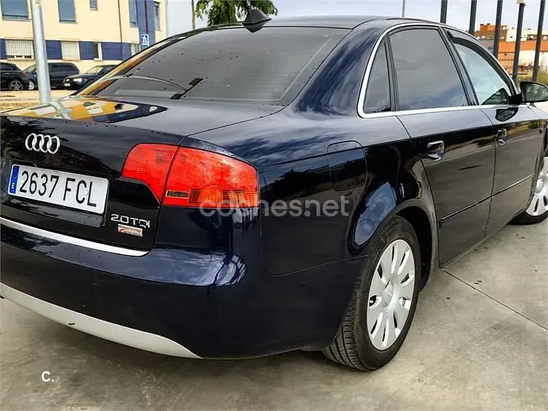 Usado Audi A4 140 CV (102 kW) 2006 Azul Berlina