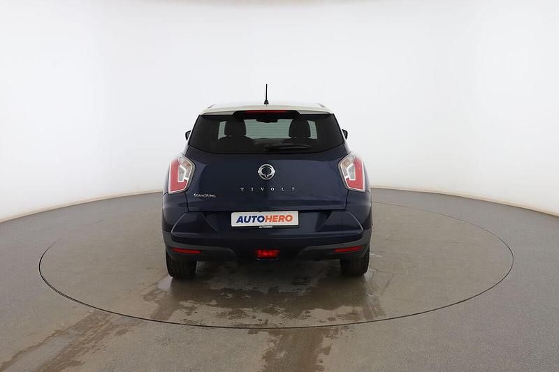 Usado Ssangyong (KGM) Tivoli Limited 115 CV (84 kW) 2017 Azul SUV