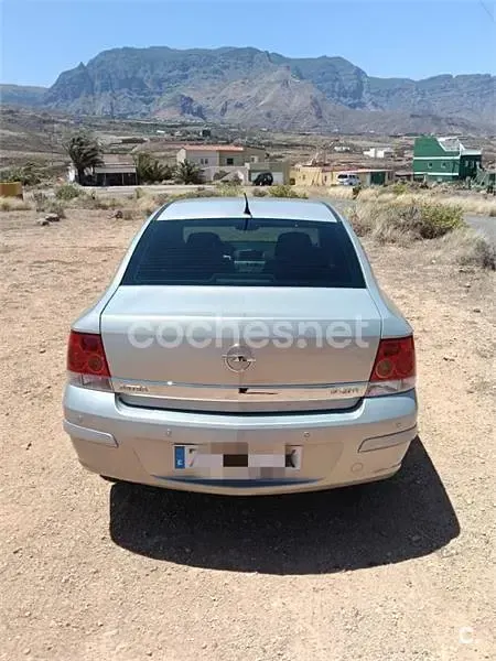 Usado Opel Astra Energy 100 CV (73 kW) 2009 Gris / plata Berlina