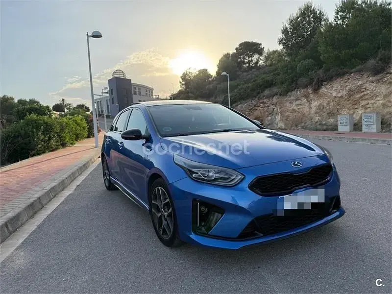 Usado Kia Ceed GT GT-Line 140 CV (102 kW) 2019 Azul Berlina