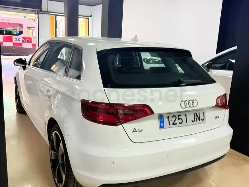 Usado Audi A3 116 CV (85 kW) 2017 Blanco Berlina