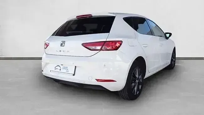 Usado Seat Leon Style 110 CV (80 kW) 2018 Blanco