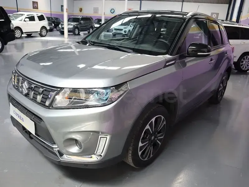 Usado Suzuki Vitara GLX 140 CV (102 kW) 2019 Gris / plata SUV