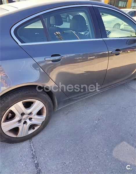 Usado Opel Insignia Essentia 130 CV (95 kW) 2009 Negro Berlina