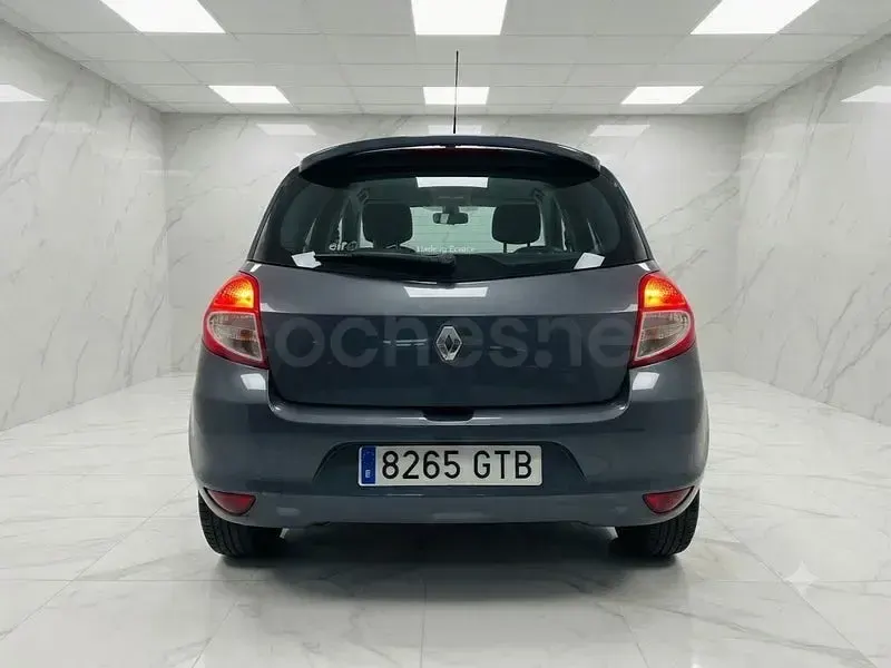 Usado Renault Clio II 75 CV (55 kW) 2010 Azul Berlina