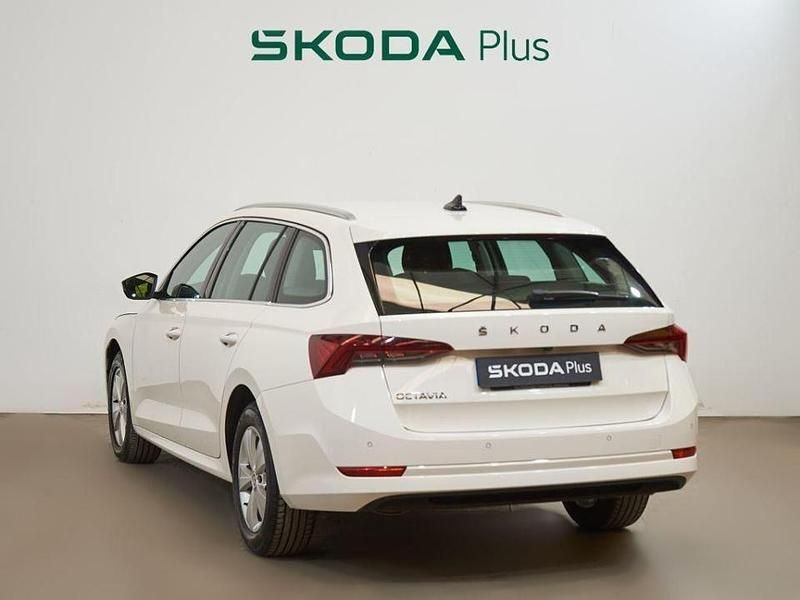 Usado Skoda Octavia Ambition 116 CV (85 kW) 2021 Blanco Utilitario