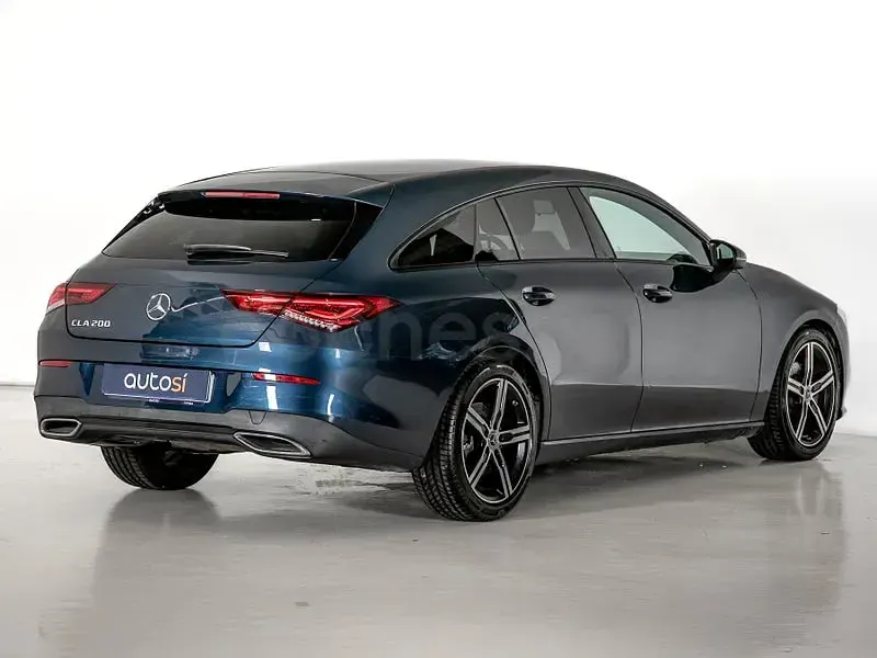 Usado Mercedes CLA200 Shooting Brake 163 CV (119 kW) 2021 Azul Familiar