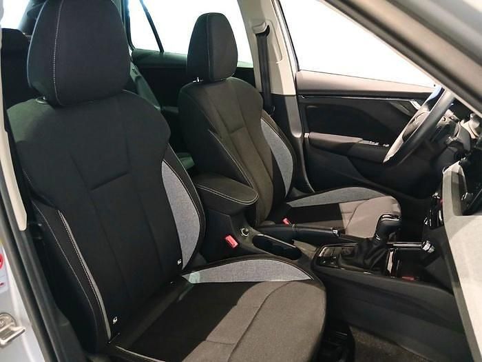 Usado Skoda Kamiq Selection 115 CV (84 kW) 2025 Gris / plata SUV