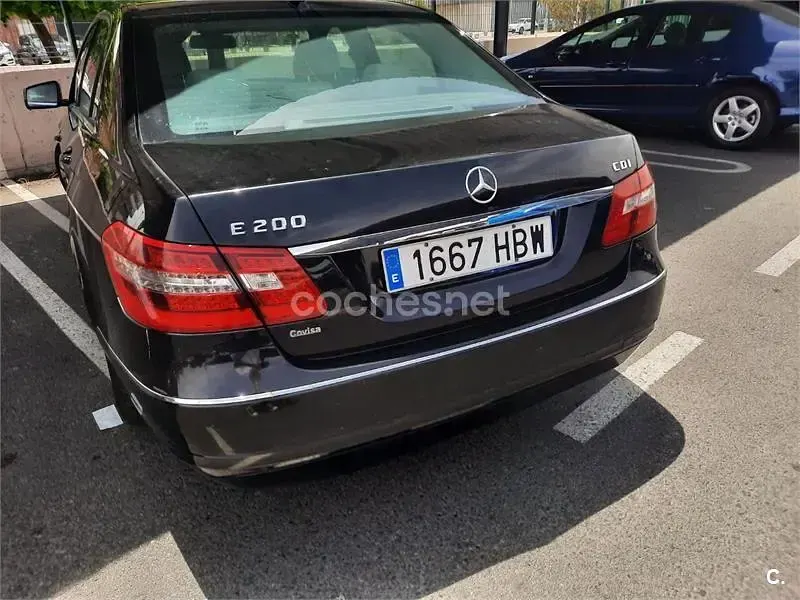 Usado Mercedes E200 Avantgarde 136 CV (100 kW) 2011 Negro Berlina